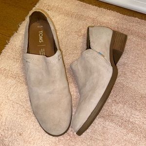 VGUC TOMS LADIES “SHAYE” STYLE SHOES